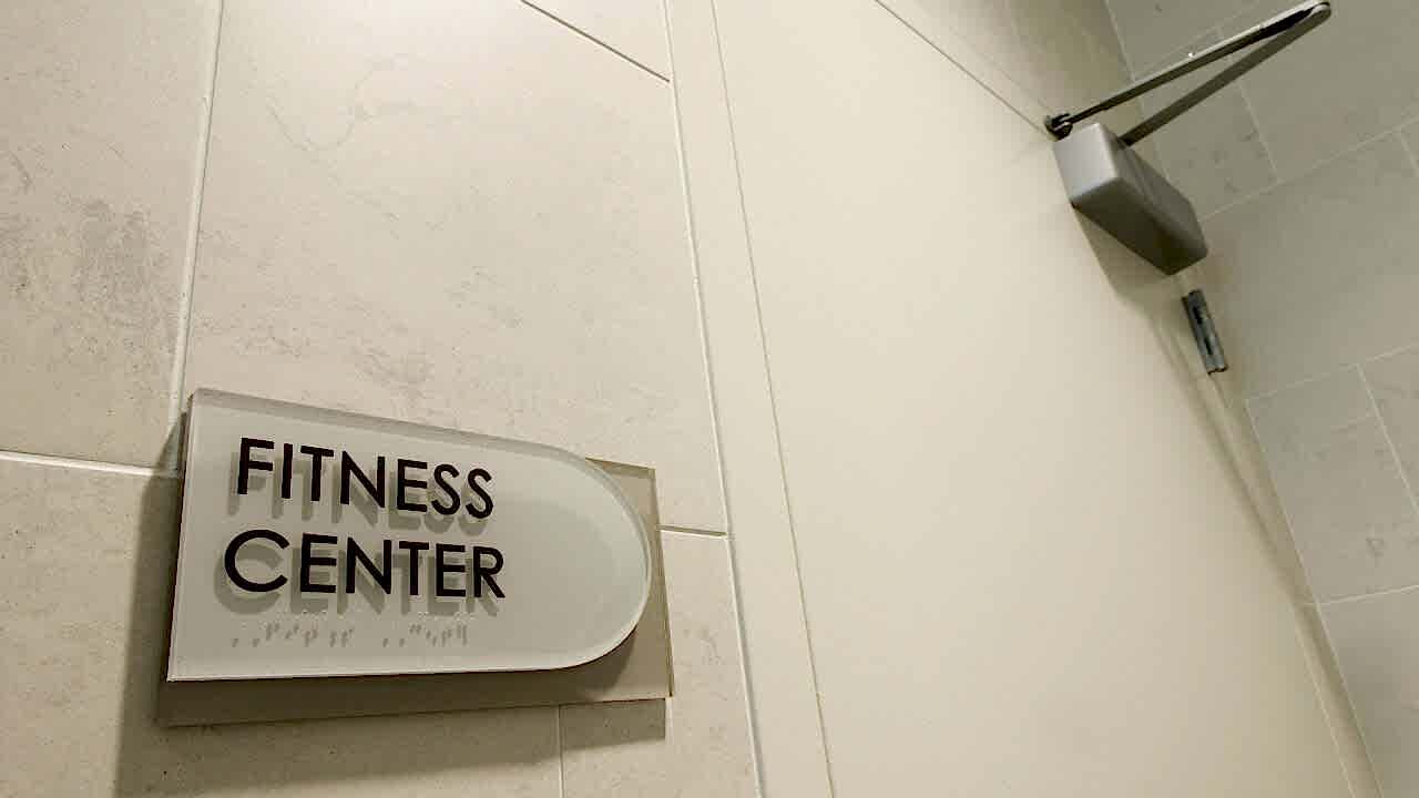 Spor Salonu Soyunma Odası Kapıları